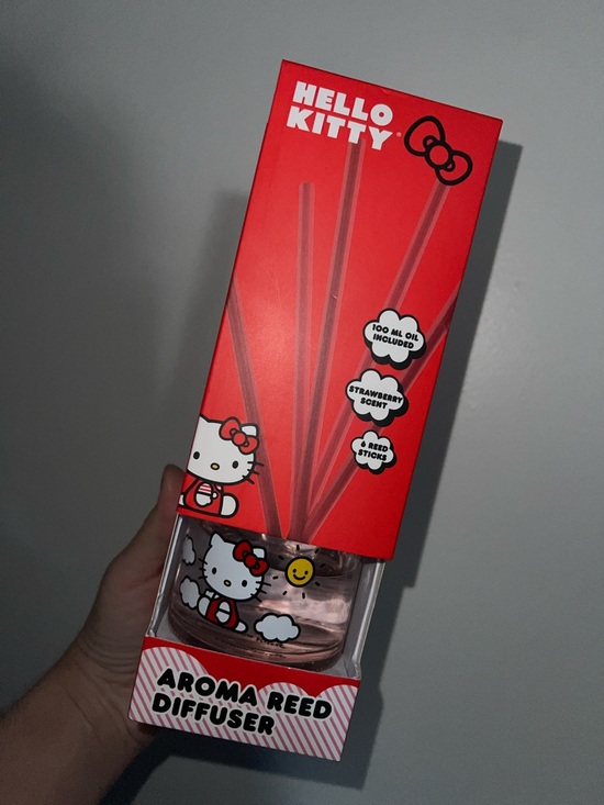 Hello Kitty Strawberry Reed Diffuser - Picture 6 of 6